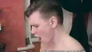 يساعد زوجته ابيه