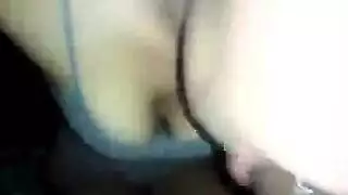 تعري مثير للفخذين والصدر ينتهي بمص شديد