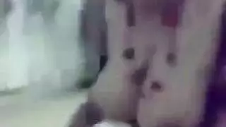 ديوث عراقي يشاهد مشهد نيك قاسي لأخته