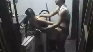 جنس قوي على الدرج