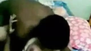 جنس قاسي: الشاب المسيطر يأخذ الخادمة من الخلف
