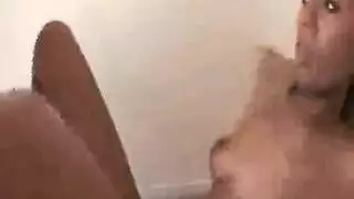 سحاق الشقراء والسمراء