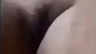 جمال عتيق وقح يأخذ خاتماً كبيراً في مؤخرتها