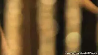 صانع أفلام إباحية مزيفة: محرر مشاهد جنسية على أجساد عارية مخصصة
