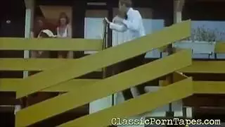 متلصص يصور علاقة جماعية مع شقراوات