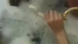 إباحية كلاسيكية: تقييد بالحزام ونكح الثقب المبلل