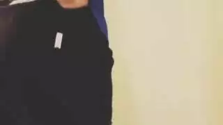 إباحي مراهق: استمناء قاسي وجلسة جماع جماعي