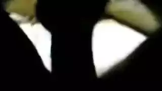 عربية شابة ساخنة تأخذ جنس وجهاً وتُملأ بالسائل المنوي