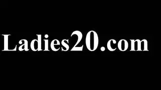 إباحية سحاقية: لحس فرج على أرضية المطبخ