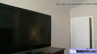 كوغر كبيرة الثديين تتوق لقضيب شاب وتحصل عليه بعنف وعمق