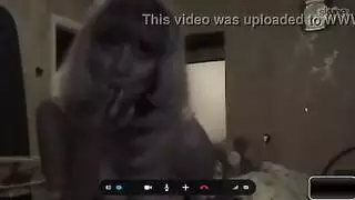 أم روسية مثيرة تسيطر باستخدام قضيب اصطناعي