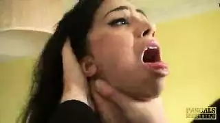 أول مرة لمعالي زايد على الكاميرا: وهي تبتلع السائل المنوي