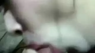 عشيق سري يسجل زوجة وهي تمص قضيبها