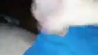 بنات المكتب الجوعانة للقضيب: تمص وتتناك فوق المكتب