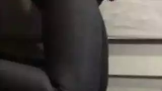 حركة بنات عم إباحية: هؤلاء البنات يفتحن أرجلهن ويتأوهن للمزيد