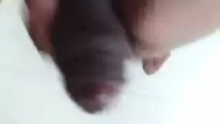 العاهرة المتزوجة رايلي ريد تستمتع بمضاجعة مراهق كالعذراء