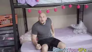 آريا فاي الصغيرة تحب ركوب قضيب رجلها الوسيم