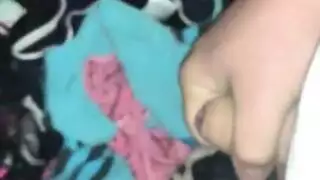 سراويل أمي المبللة تستخدم كأداة استمناء