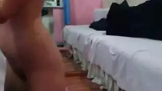 فرج سارة فانديلا يُحشى في هذا المشهد الفردي الصريح
