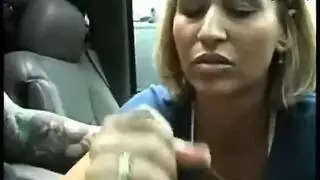 شاب وسيم عشوائي يمارس الجنس مع فمها ومهبلها في فيديو إباحي