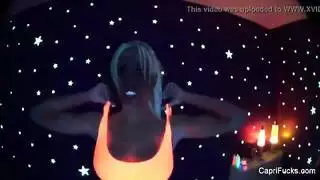 فتاة و رجل يقوم بسكس