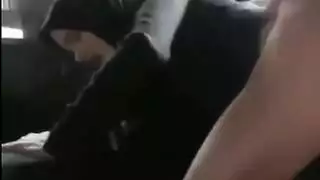 جلسة صريحة بين أخ وأخته المحجبة