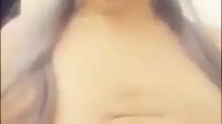 فتاة مصرية تريد ممارسة الجنس العنيف مع أخت أخيها الكبيرة في دردشة صريحة