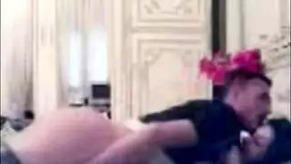 جماع عنيف: خادمة عربية تأخذه عميقاً في وضعية الفارسة الخشنة