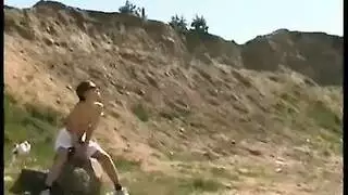 الابنة تتوسل لقضيب أبيها الكبير في فمها وشرجها