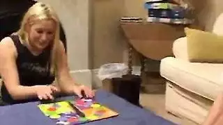حمولة جدي الساخنة على جسدها الشاب