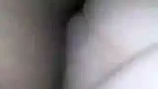 طاولة التدليك تتحول إلى محطة جماع لهذه الفتاة السمراء في جولة جامحة