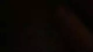 جبهة مورو بالإصبع الديك الحقيقي، في حين أن الزوج يغطي جسدها من الرأس إلى إصبع رجل طيب