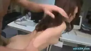 سيدة مكتب مفلس، كايلا رافعة وابنها قرنية قرنية في الذهن سخيف في المكتب