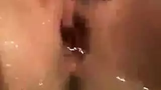 عرض إباحي: غسل كاسي ثنائي الجنس المباشر وفتش المجوهرات