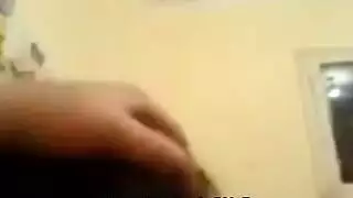 خادمة مصرية منحنية تتفجر في مشهد جنس صريح