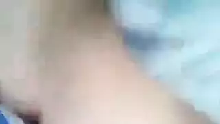 مراهقة روسية تأخذ قضيبًا ضخمًا لهزة جماع قوية