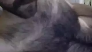 شقراء تأخذه على المكتب من قضيب رجل ملتحي في هذا الفيلم الإباحي