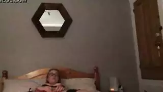 قبل شفتي ثم نيكني بقوة