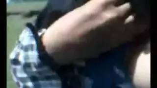 محجبة عاهرة تكشف نهديها لرجلها ليعصرهما