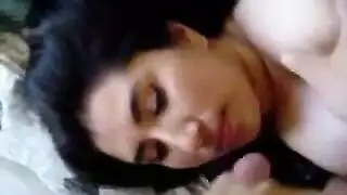 جلسة مص ونيك بين الثديين مع ميوشكا المصرية