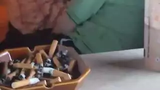 مراهقة تلعب بكسي في البرية: جلسة استمناء وحشية