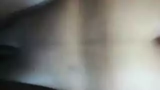 زوج وزوجة يهاجمان قضيباً متصلباً